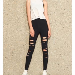 ALO HIGH-WAIST RIPPED WARRIOR LEGGING